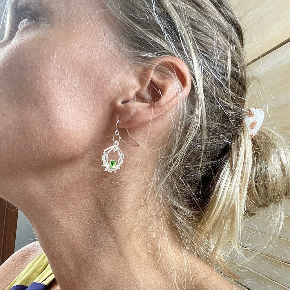 🌿 Verdant Crown Drops - Picture 5 of 5